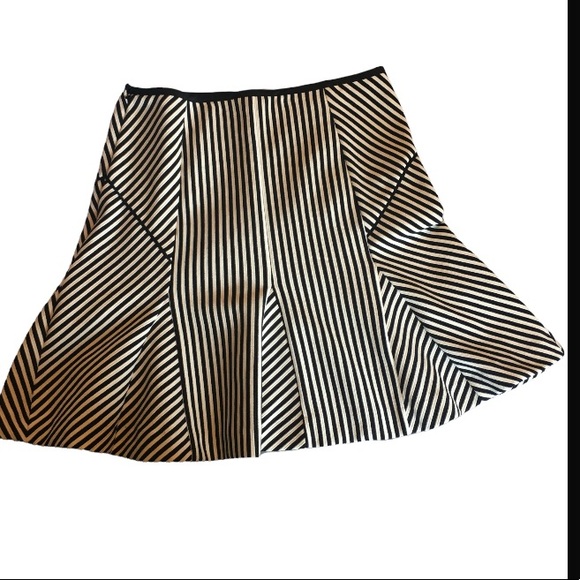 Banana Republic High Waisted Skater Skirt 6 - Picture 4 of 10